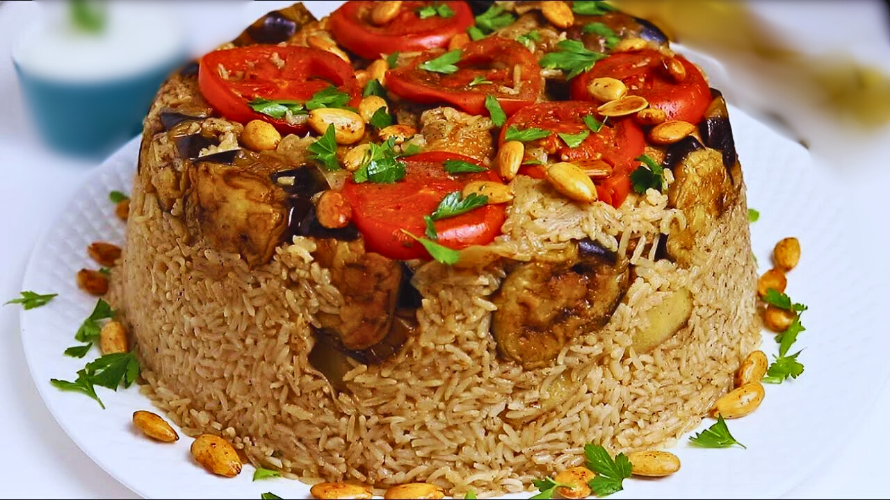 مقلوبة دجاج نص